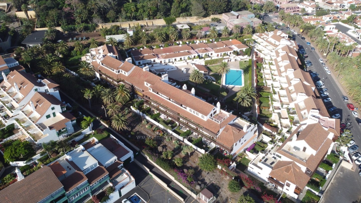 Schöne Wohnung mit beheiztem Pool und tropischen Gärten 