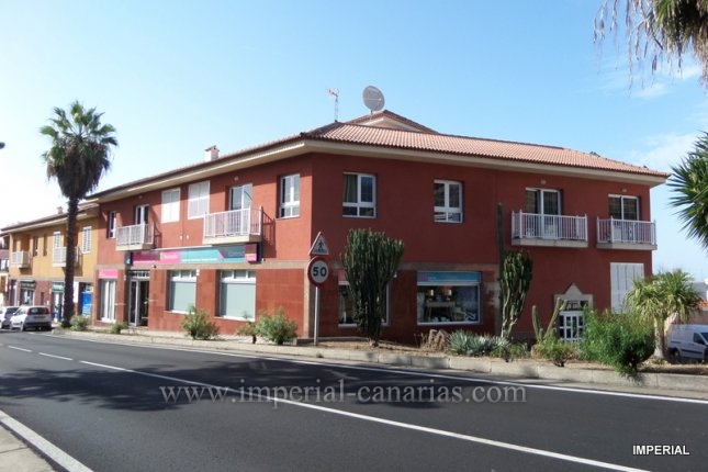  Local comercial en alquiler con muchas posibilidades ideal para comercio, consultas o despachos médicos etc. 