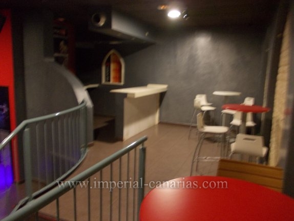  BUSINESS OPPORTUNITY! Commercial space of 400m2 of 3 levels in open commercial area 