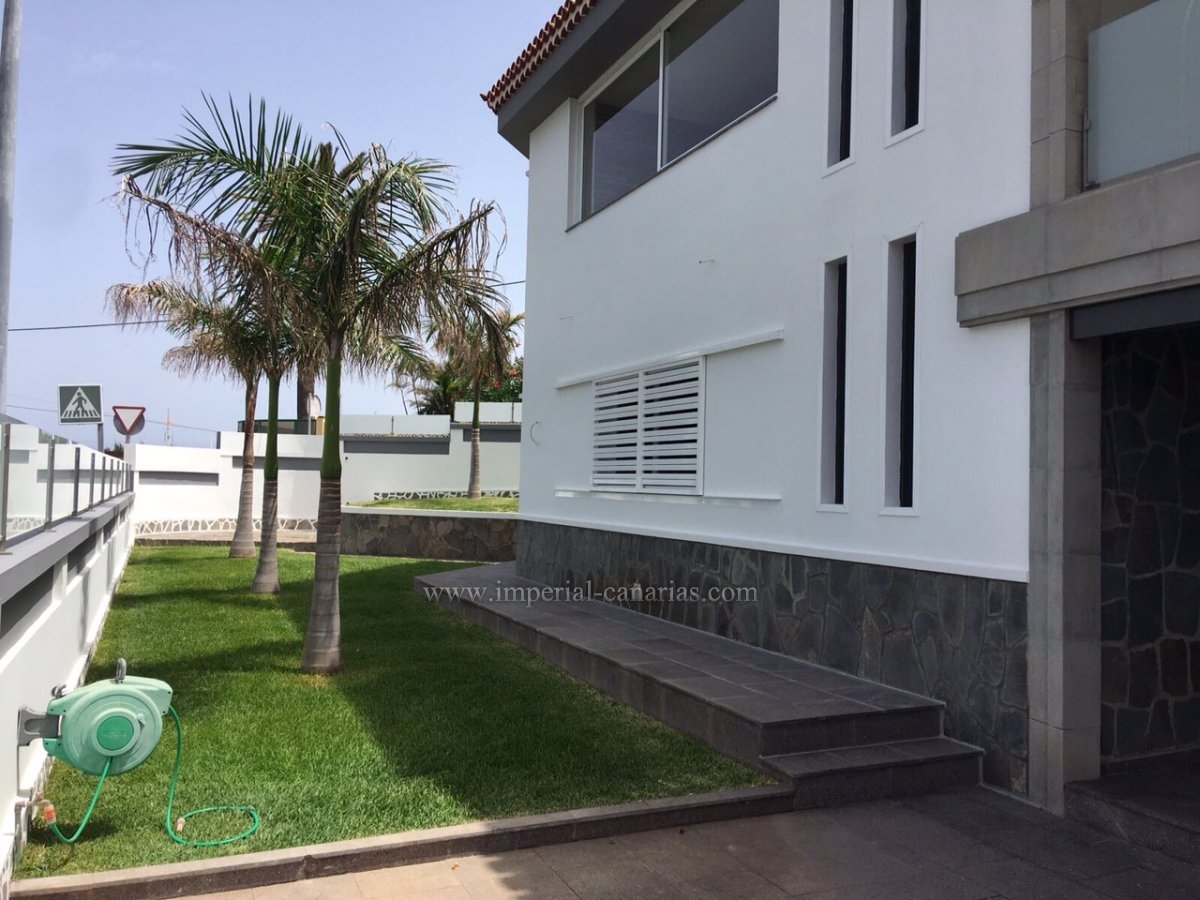  New construction single-family house in Punta del Hidalgo 