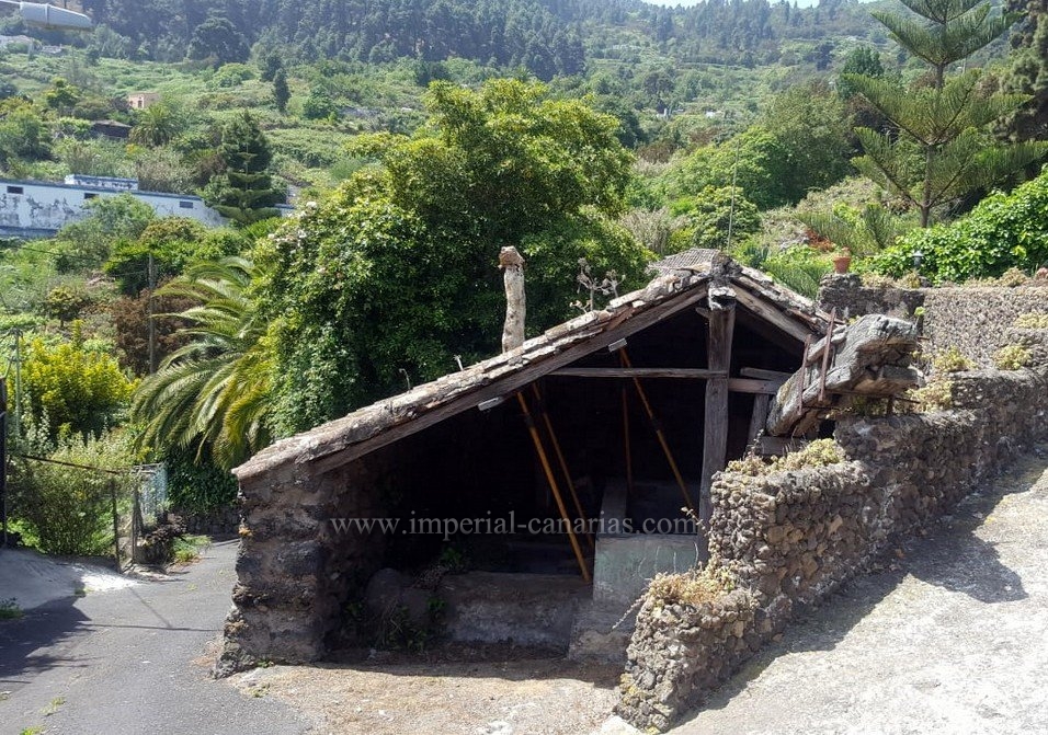  Fantastic rustic finca with restored old Canarian house in Icod de los Vinos 
