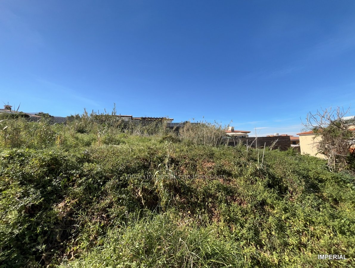  Fantástica parcela urbana ideal para construir casa familiar en una tranquila urbanización con bellas vistas 