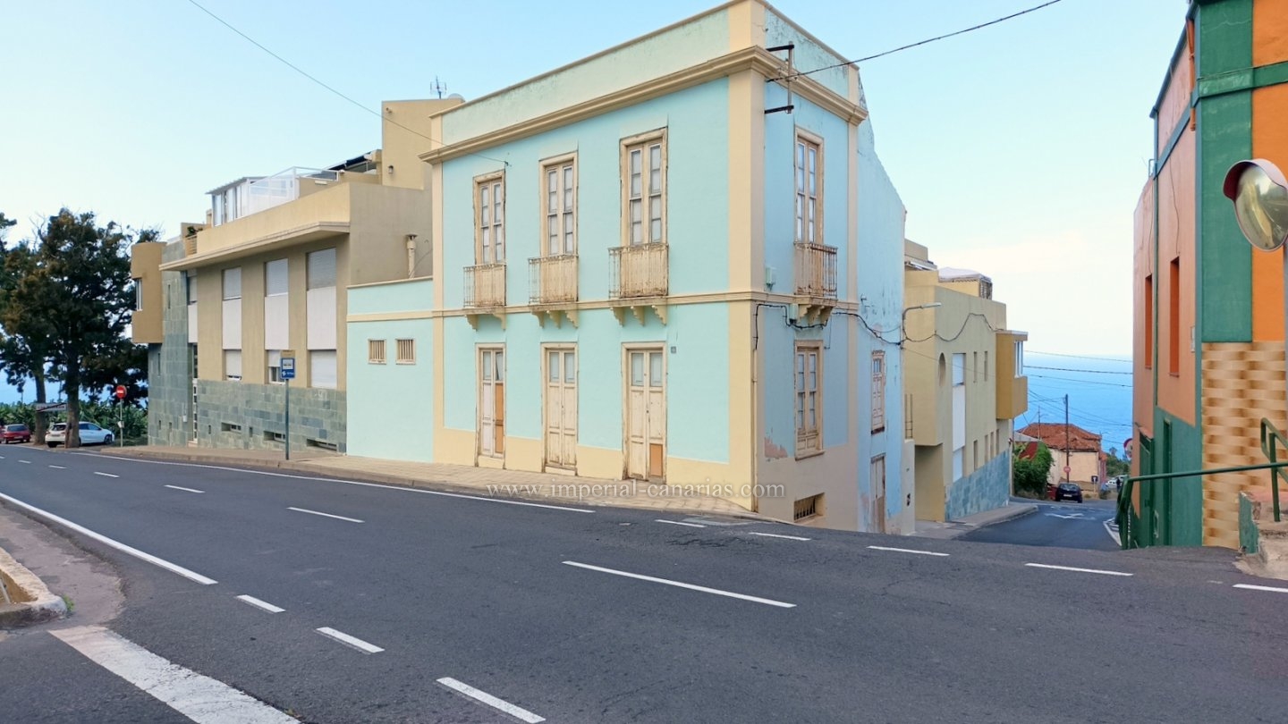  For sale in San Vicente, beautiful historic house of typical Canarian architecture. 