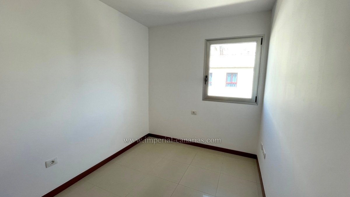  Estupendo piso amplio y moderno en complejo con piscina. Zona tranquila! 