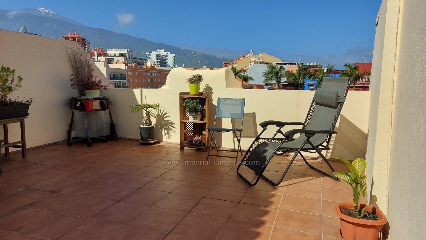 Two-bedroom apartment with private roof terrace near the Plaza de Charco 