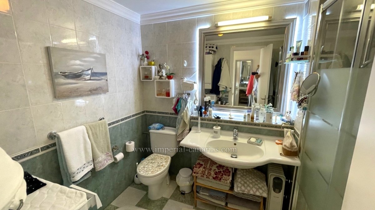  Handsome studio apartment in best location, top floor, sea view! 