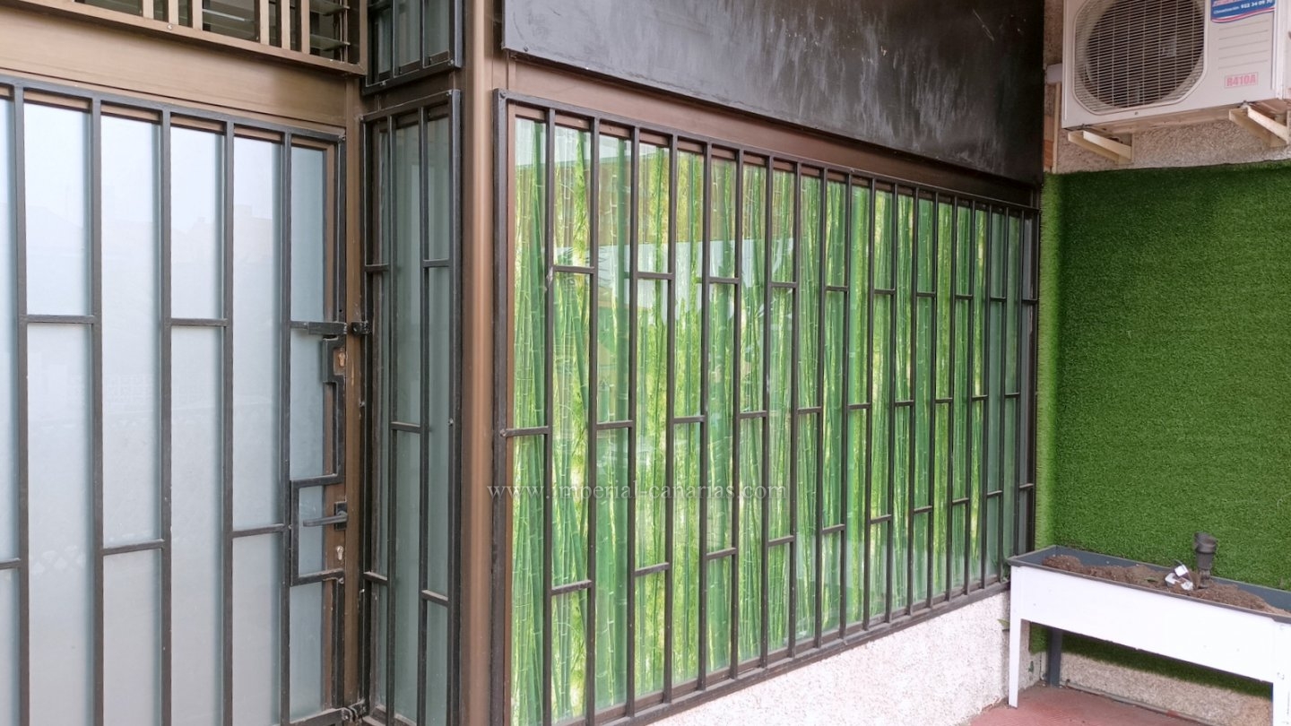  Se vende en Puerto de La Cruz,  local comercial mediano, zona de Las Arenas. 