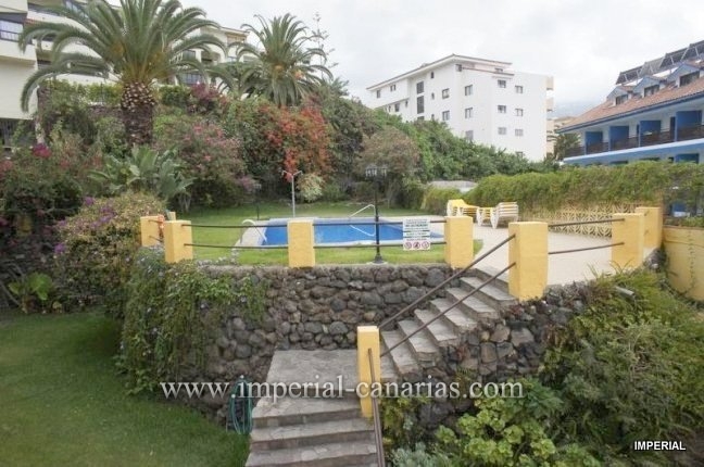  Live in this apartment with an excellent location with one bedroom and community pool in the El Tope area. 