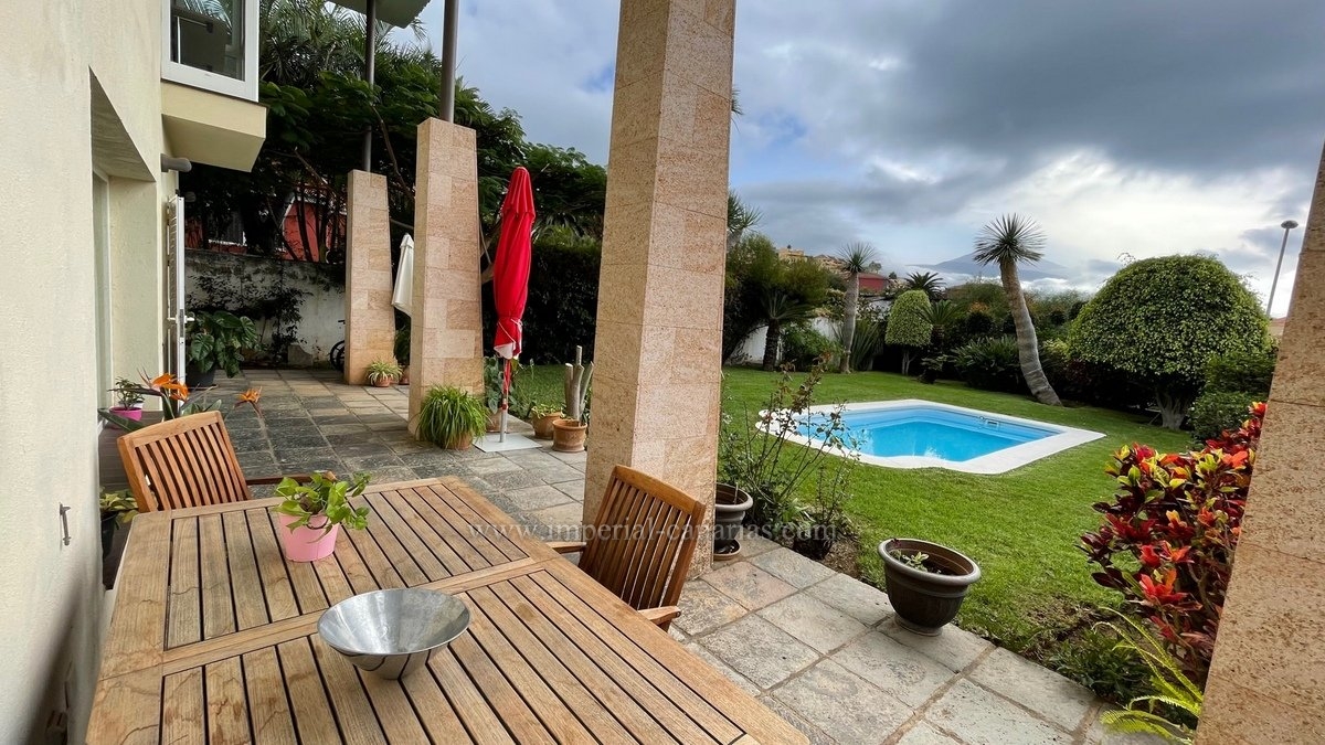  Espléndida villa con piscina y jardín grande en la mejor zona de Sta. Ursula! 