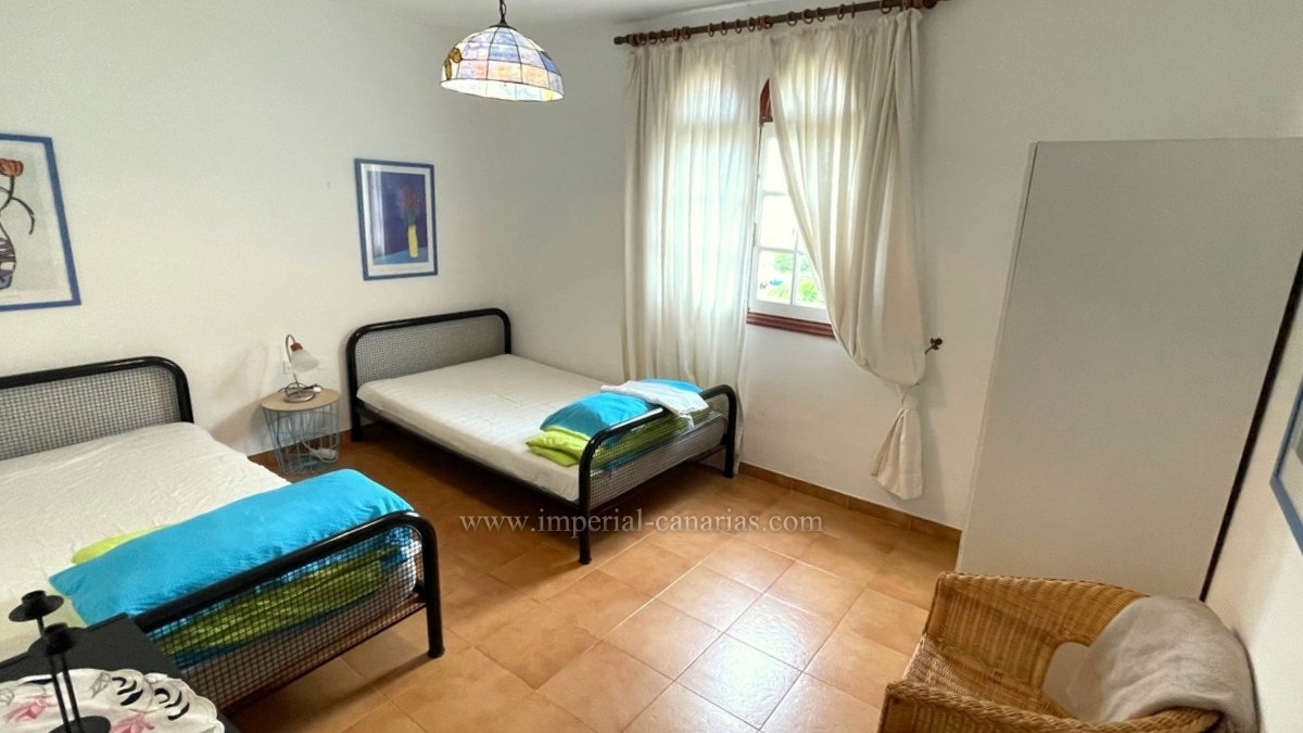  Lovely semi detached villa next to the beach, with guest apartment and big garden. Perfect for touristic rental! 