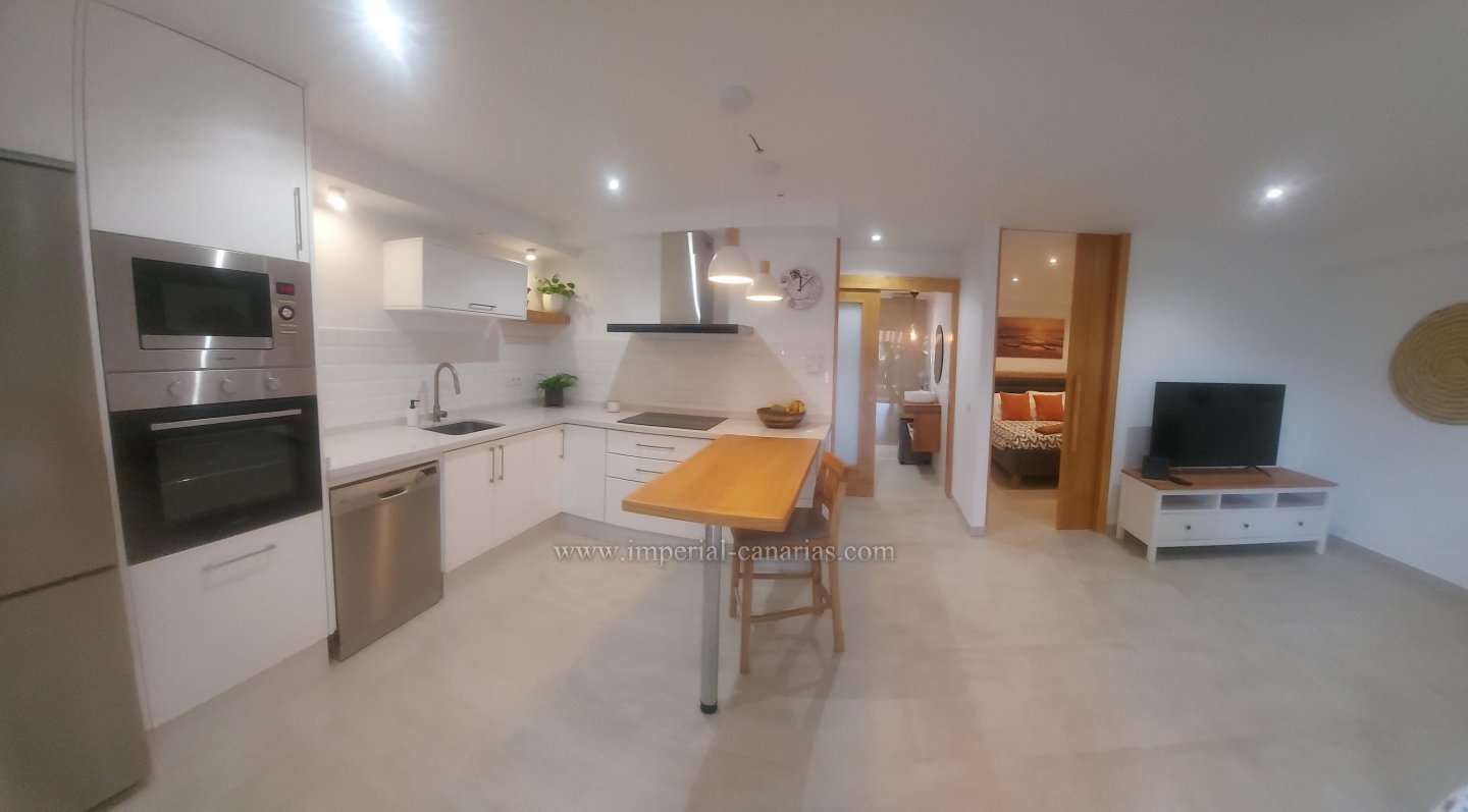  Wunderschönes, kürzlich renoviertes Apartment mit zwei Schlafzimmern in einem Komplex mit wunderschönen tropischen Gärten und beheiztem Pool in La Paz, Puerto de la Cruz 