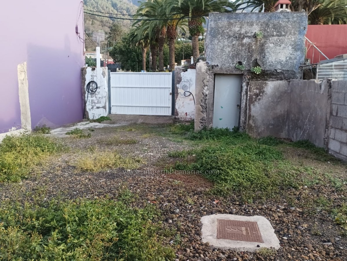 Interesante parcela ubicada en Pinolere, La Orotava que cuenta  con proyecto urbanistico de dos plantas. 