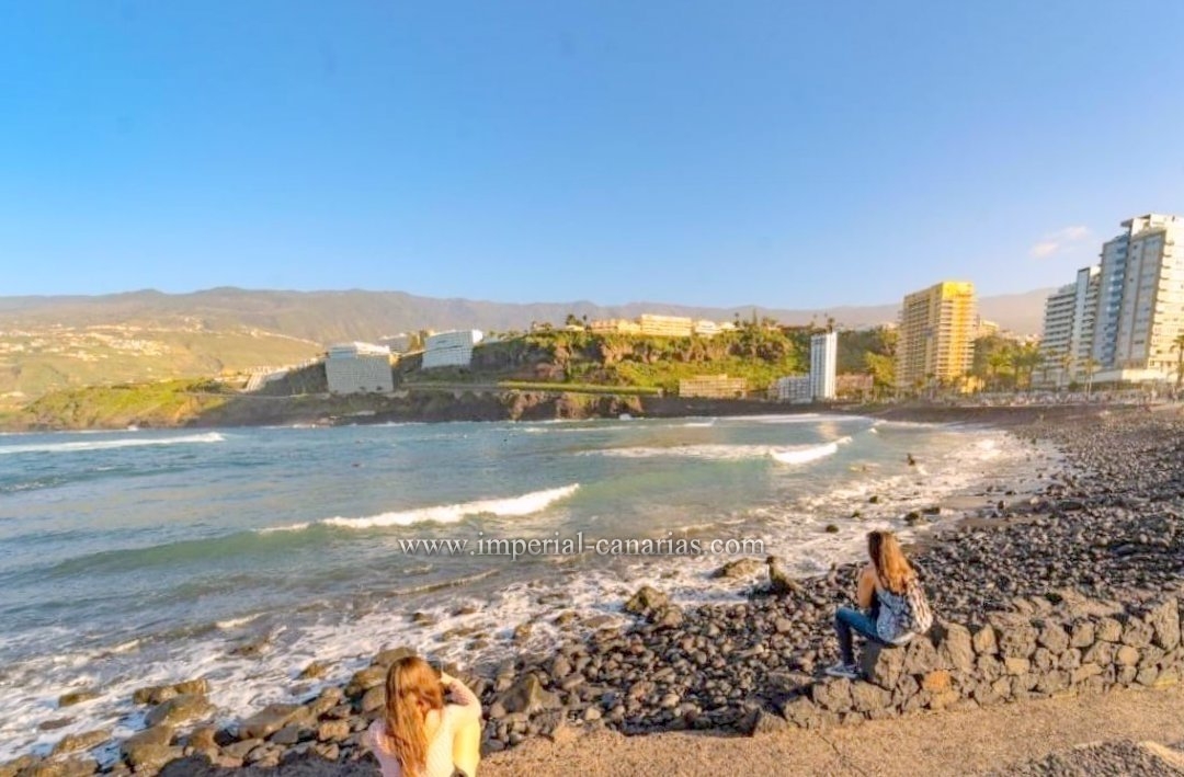  Precioso, confortable y cétrico  estudio se alquila por temporadas, en Martianez, en Puerto de La Cruz. 