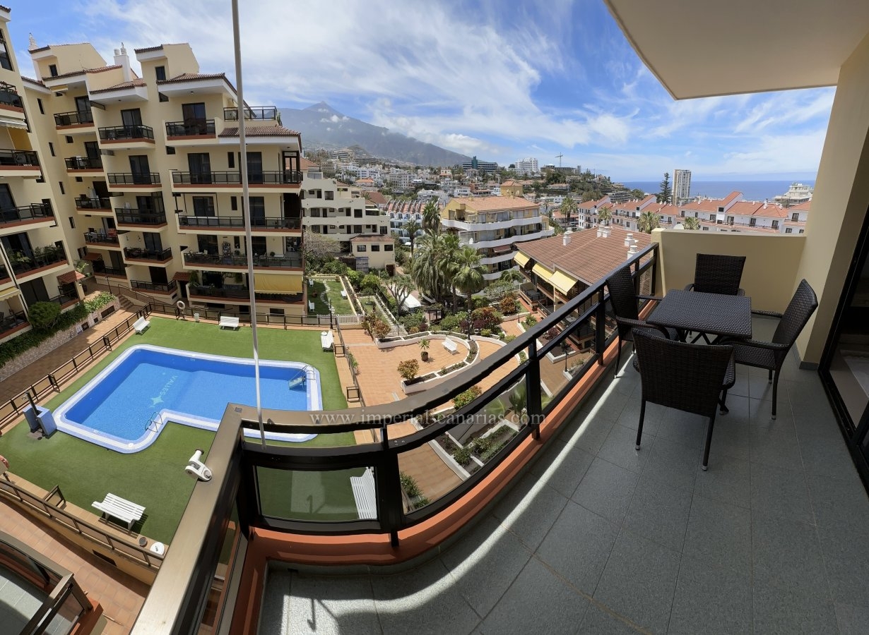  Penthouse flat for rent in Puerto de la Cruz with 3 terraces and a superb view. 
