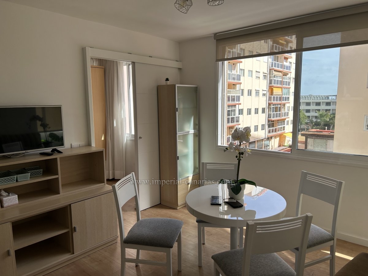  Interesting property completely renovated and furnished with two independent apartments in the Martianez area and close to all amenities. 