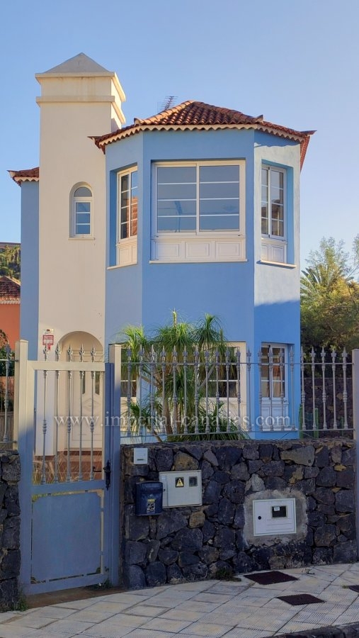  Se vende magnífico chalet a reformar en zona muy tranquila en Pto. de La Cruz. Oportunidad! 