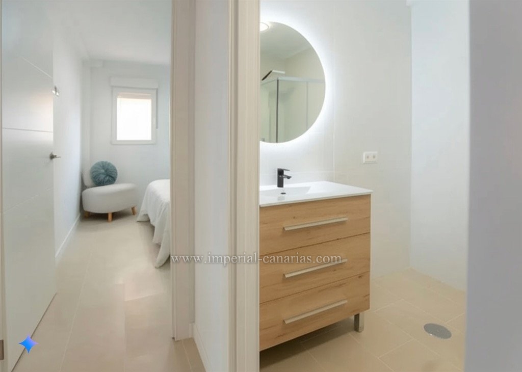  Oportunidad, apartamento a estrenar, totalmente reformado en zona Martianez, a tán solo 100 metros de la playa y del Lago. 