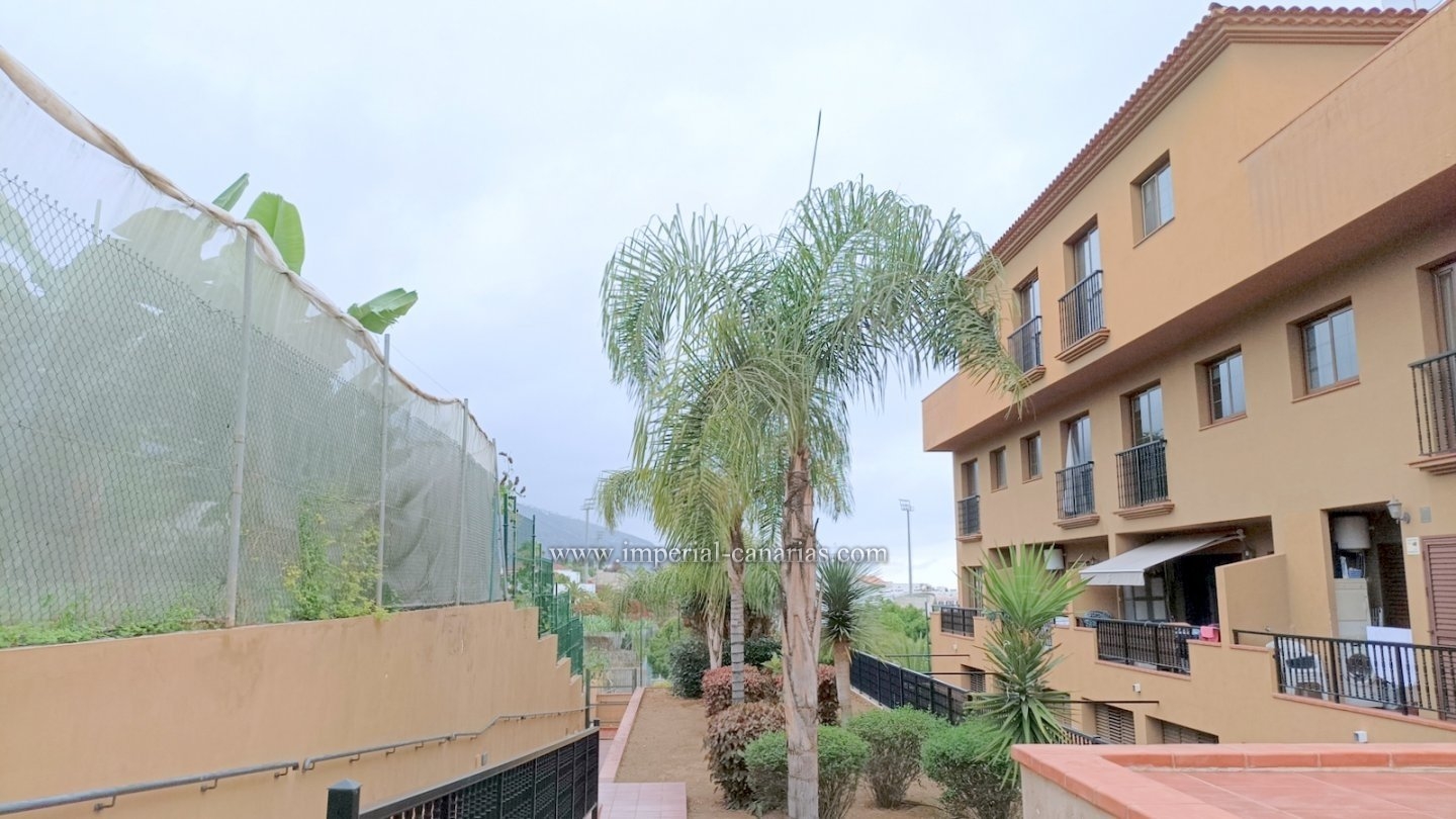  Se vende bonito piso de dos dormitorios y con terraza en El Toscal, Los Realejos. 