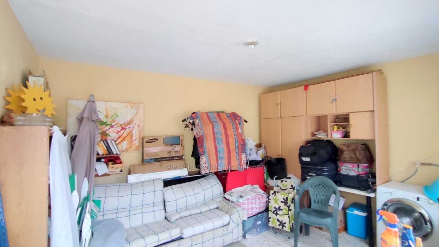  Se vende en Santa Úrsula piso de tres dormitorios. Vivienda a reformar. 