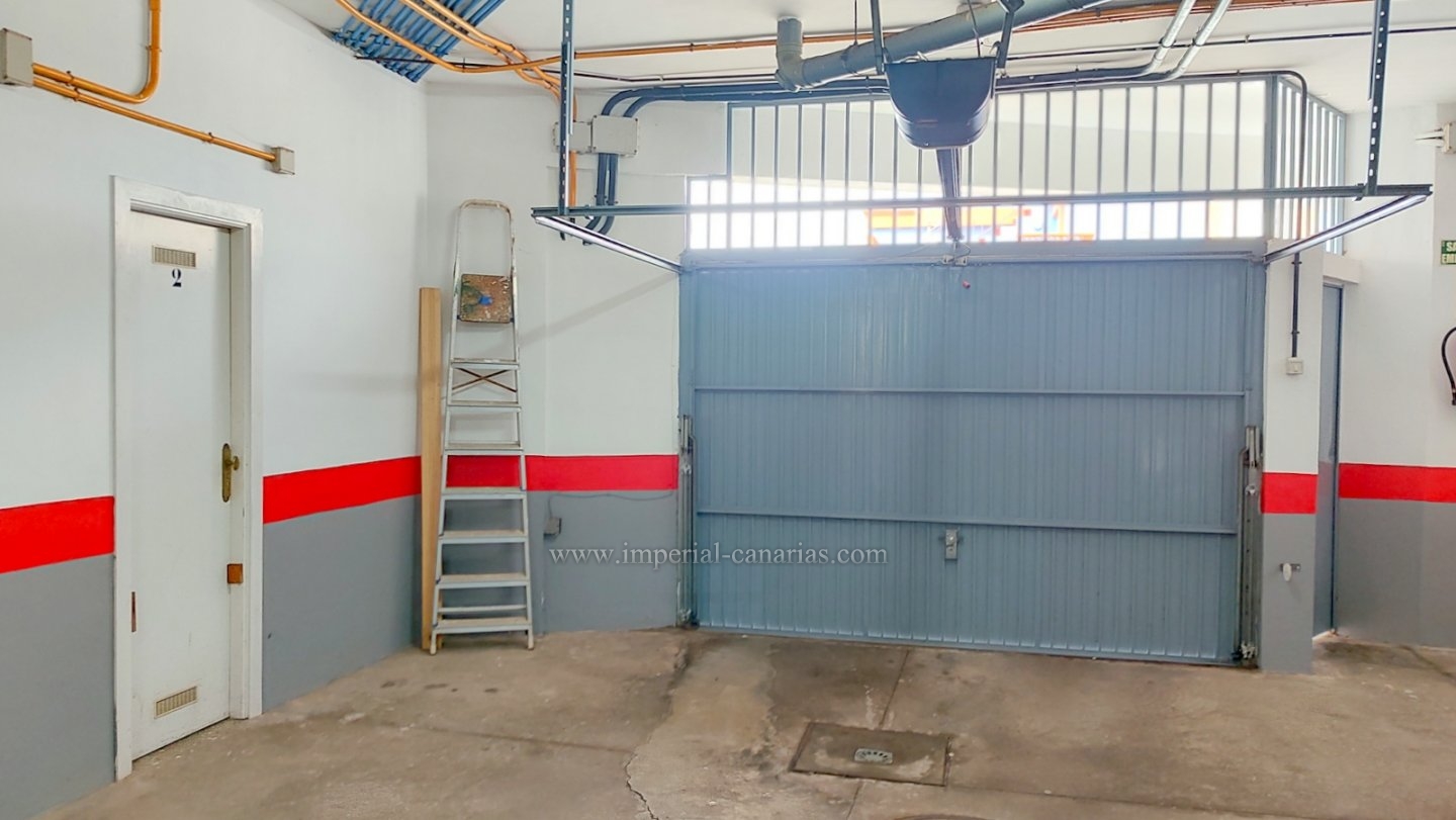  Adosado familiar en venta, zona residencial de Tacoronte, con garaje y piscina. 
