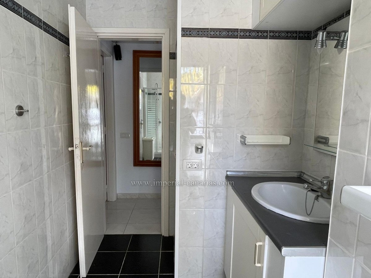  Se alquila apartamento en el centro del Pto. de La Cruz. Reformado, terrazas y con ascensor. 