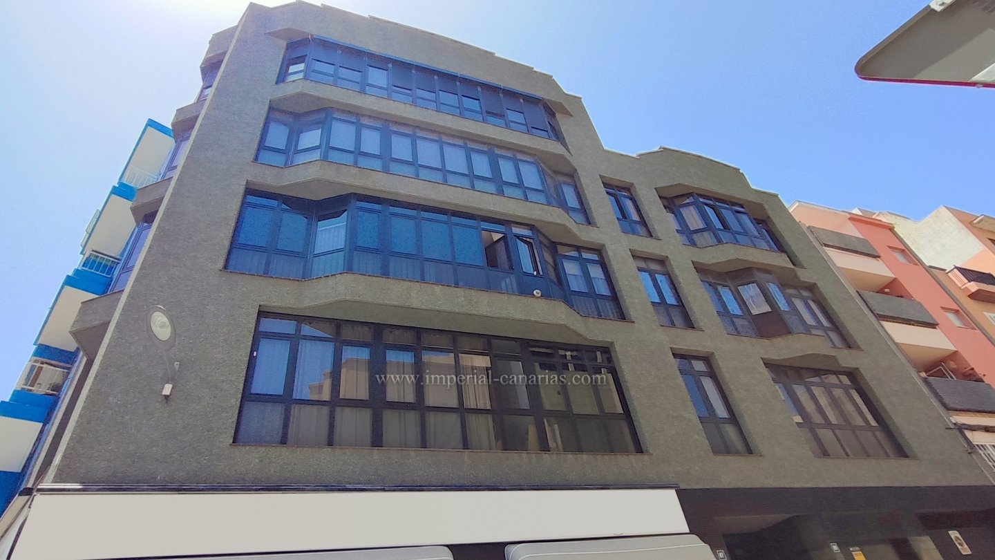  Se vende impresionante ático tamaño XXL en el centro de Santa Cruz de Tenerife, extensa  terraza y plaza de garaje doble. 