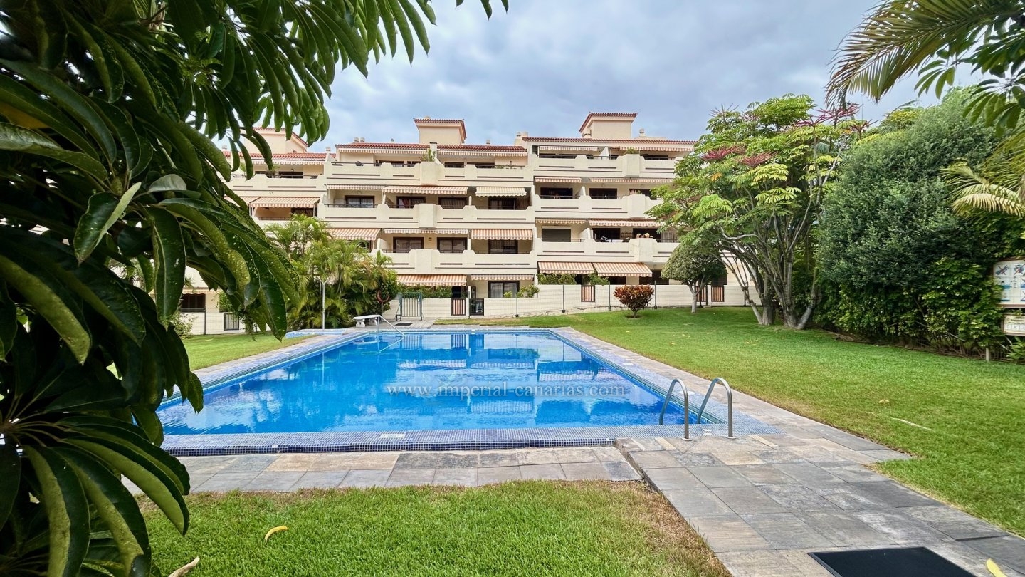  Apartamento en alquiler con gran terraza en residencial con piscina 