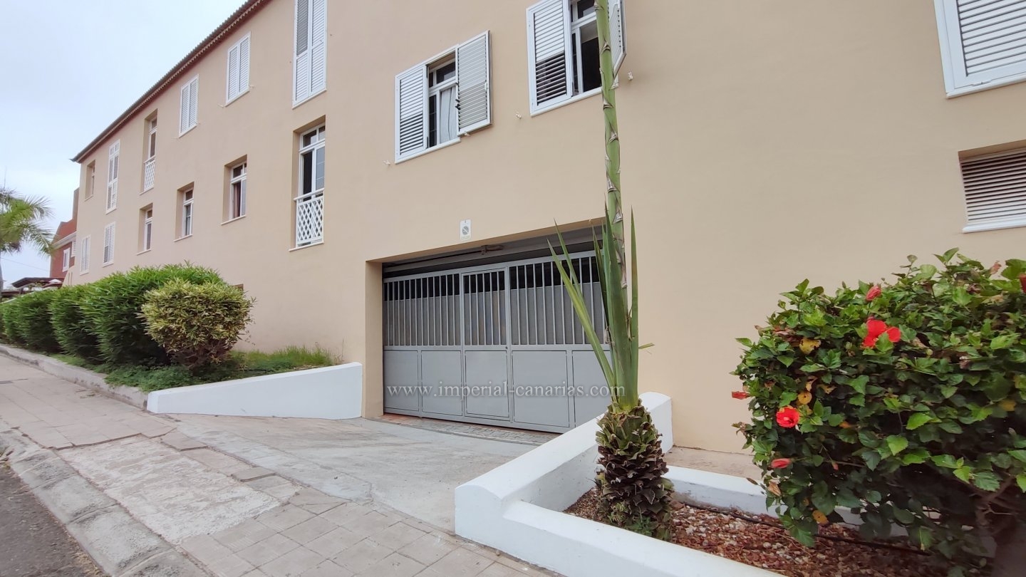  Charming two-bedroom flat for rent, with balcony and garage, on the outskirts of Puerto de La Cruz. 