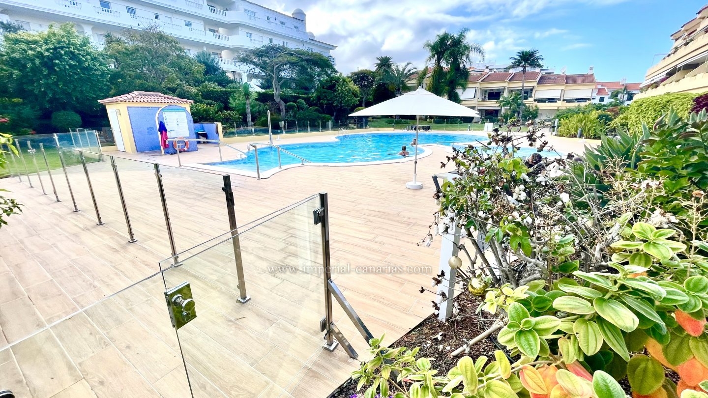  Botánico Area – Bright, Modernised Apartment with Spacious Balcony, Heated Pool & Garage 