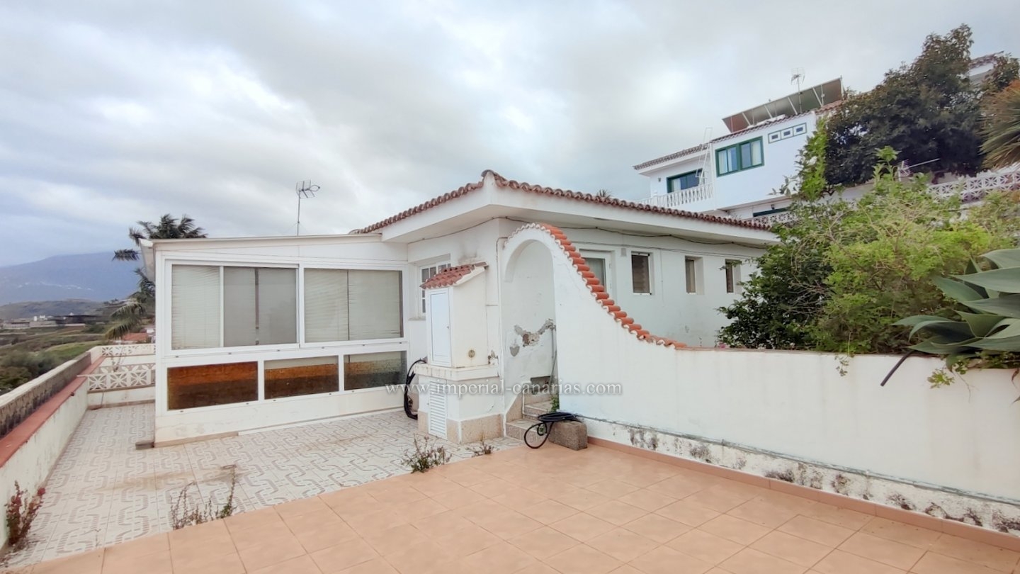  For sale in Toscal Longuera, Los Realejos: a detached house in need of renovation, with terraces, gardens and a garage. 