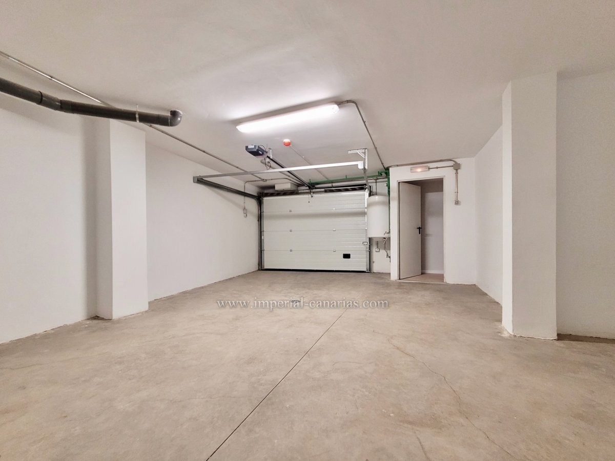  Modern, recently built townhouse in a privileged residential area. 