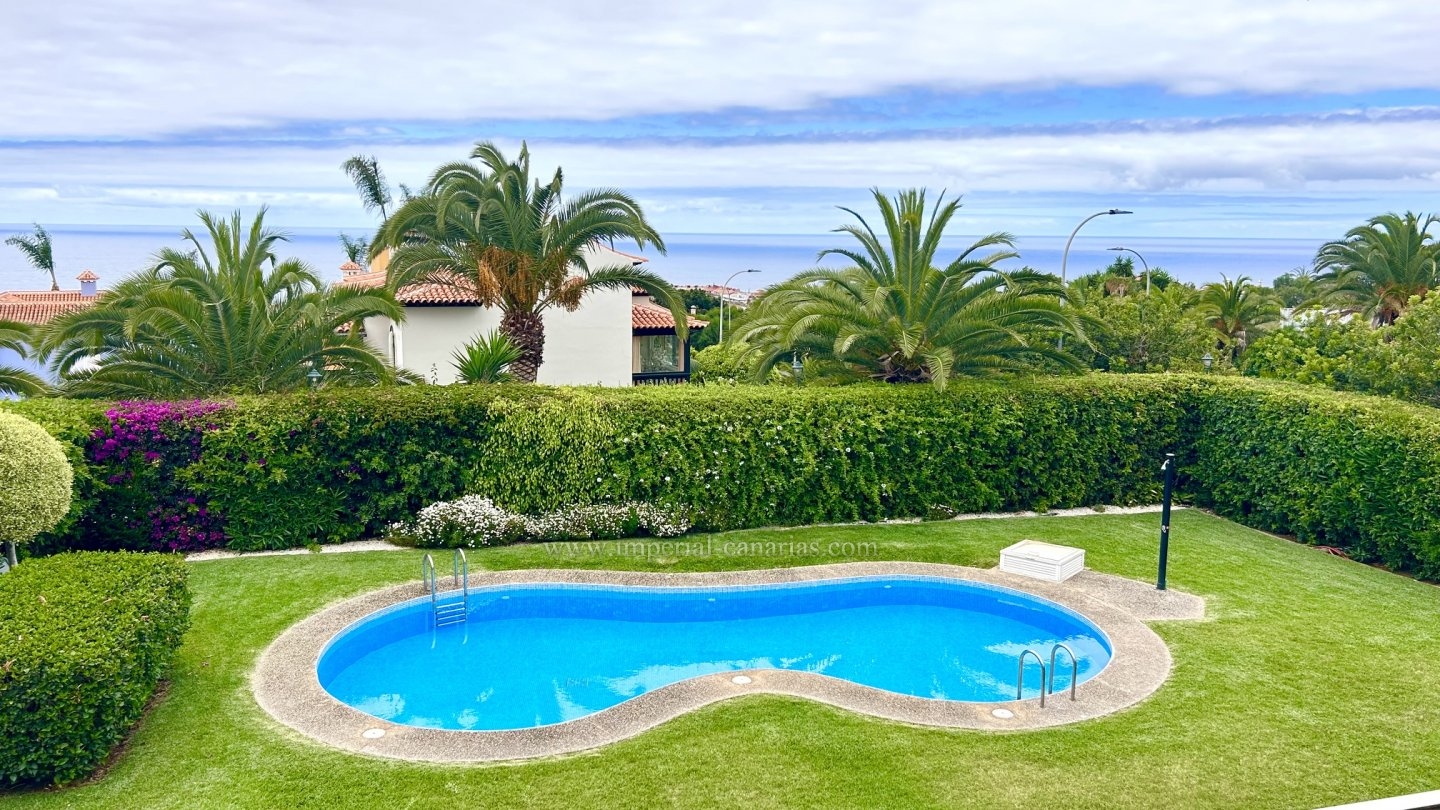  Adosado en alquiler en pequeña comunidad con piscina  