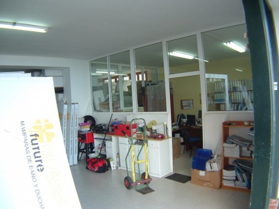  Big deposit with office and his own parking places. Direct access. 