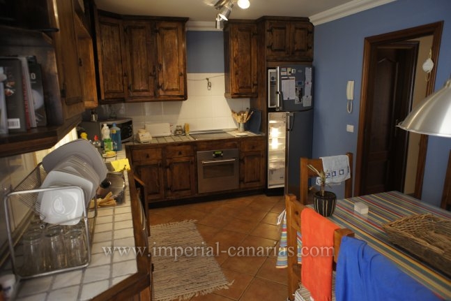  Cosy attached house, newly cnstructed, near the centre of L Orotava, with huge terrace. 