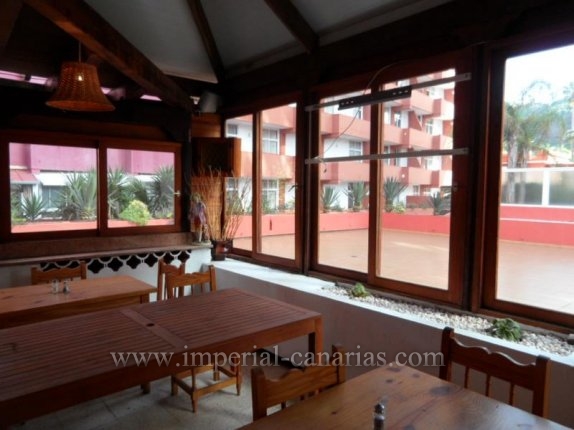  Restaurant and bar for aprox. 80 seating places, with bar, located centrally in pedestrian area in Puerto de la Cruz on sale 