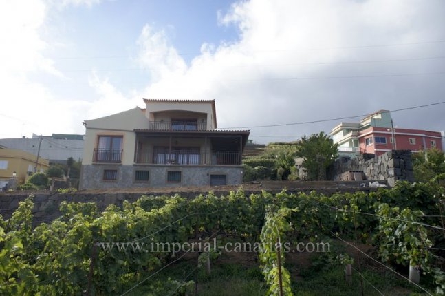  Precioso chalet en alquiler zona El Sauzal con fabulosas vistas. 