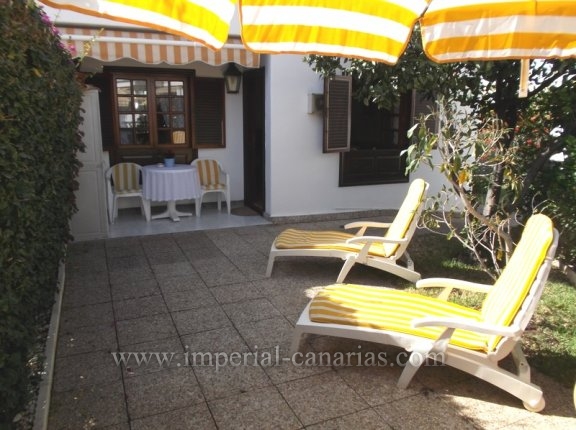  Beautiful studio with large terrace and private garden and heated swimming pool 